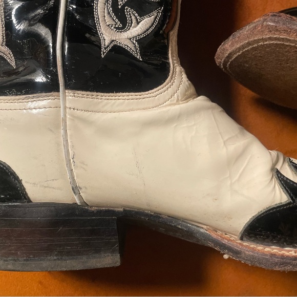 COPY - LUCCHESE BLACK AND WHITE BOOTS - Picture 8 of 13